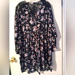 TORRID Sz 4 Floral‎ & Black Lace Dress.